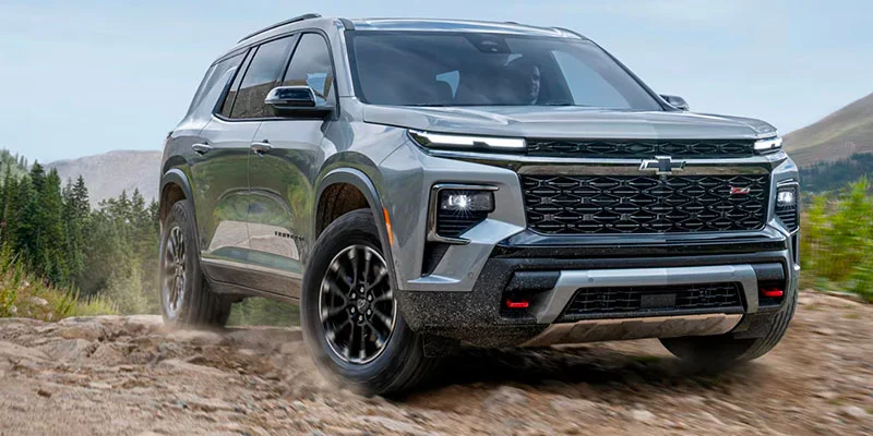 The 2025 Chevy Traverse driving through the dirt