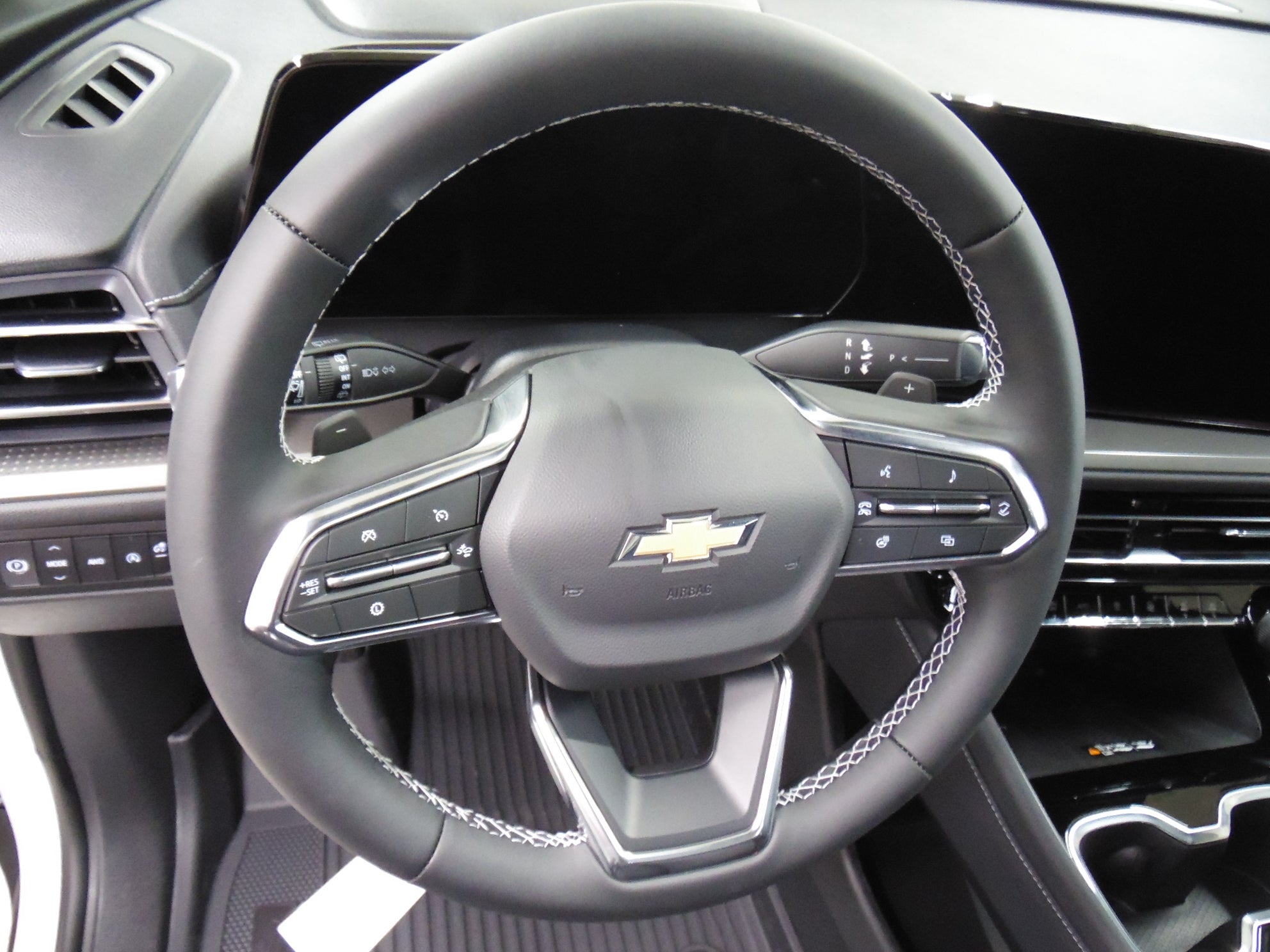 2027 Chevrolet Traverse LT - Photo 10