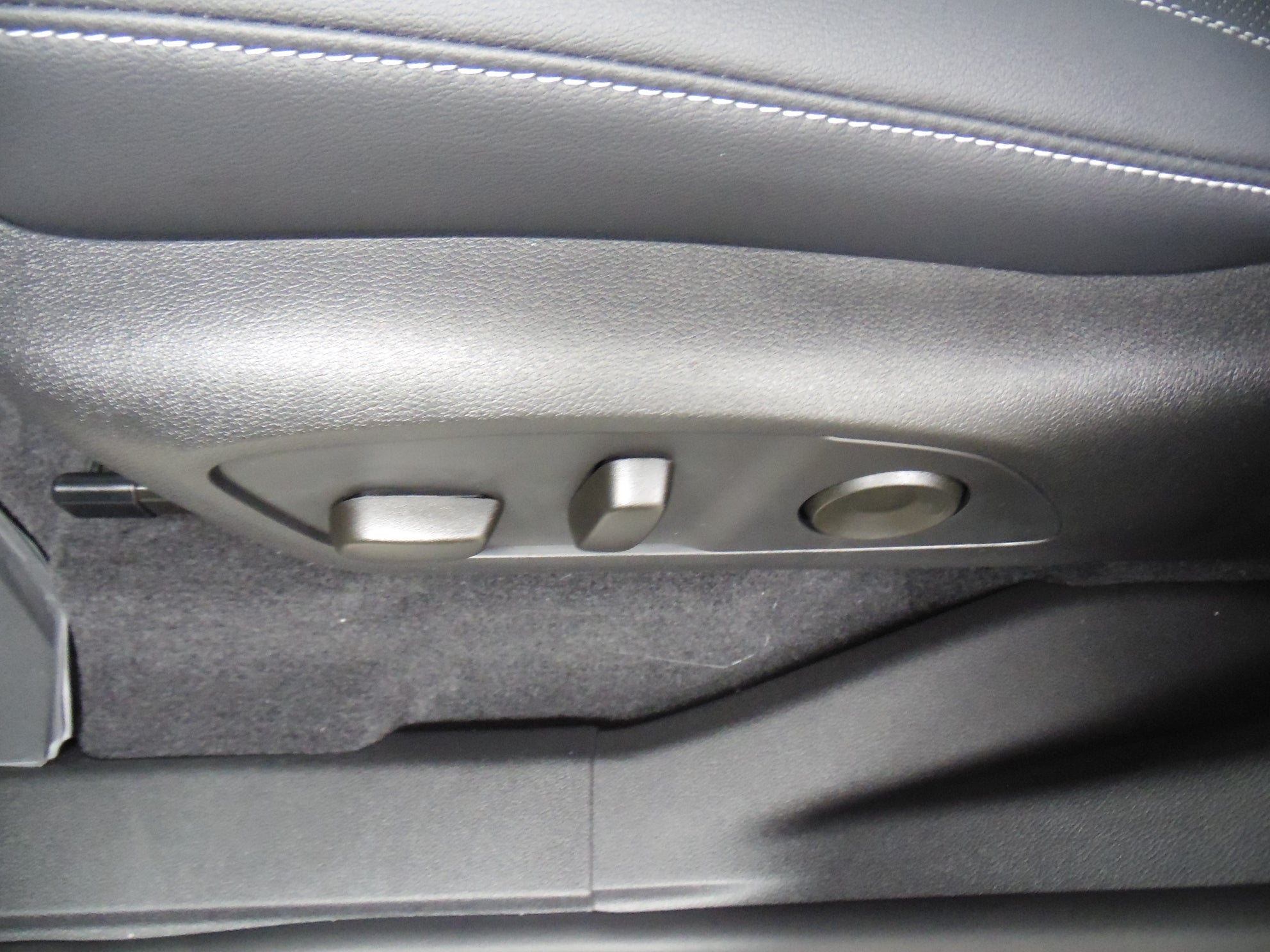2027 Chevrolet Traverse LT - Photo 8